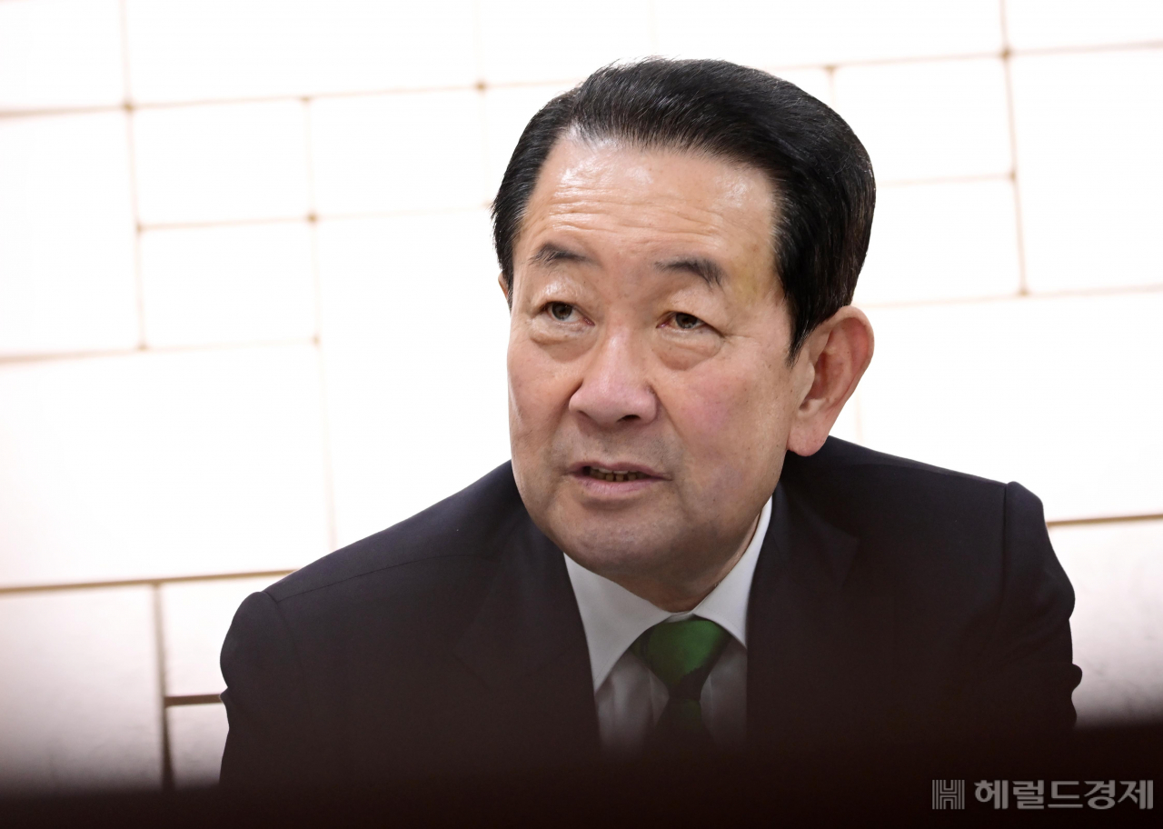 지난달 31일 오후 정부서울청사 대통령취임준비위원장실에서 박주선 대통령취임준비위원장이 본지와 인터뷰를 하고 있다. 이상섭 기자