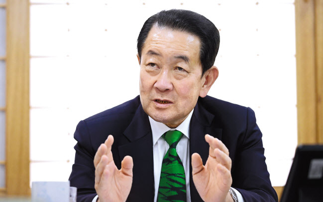 31일 오후 정부서울청사 대통령취임준비위원장실에서 박주선 대통령취임준비위원장이 본지와 인터뷰를 하고 있다. 이상섭 기자