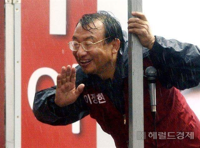 비에 젖은 이정현 전 새누리당 대표