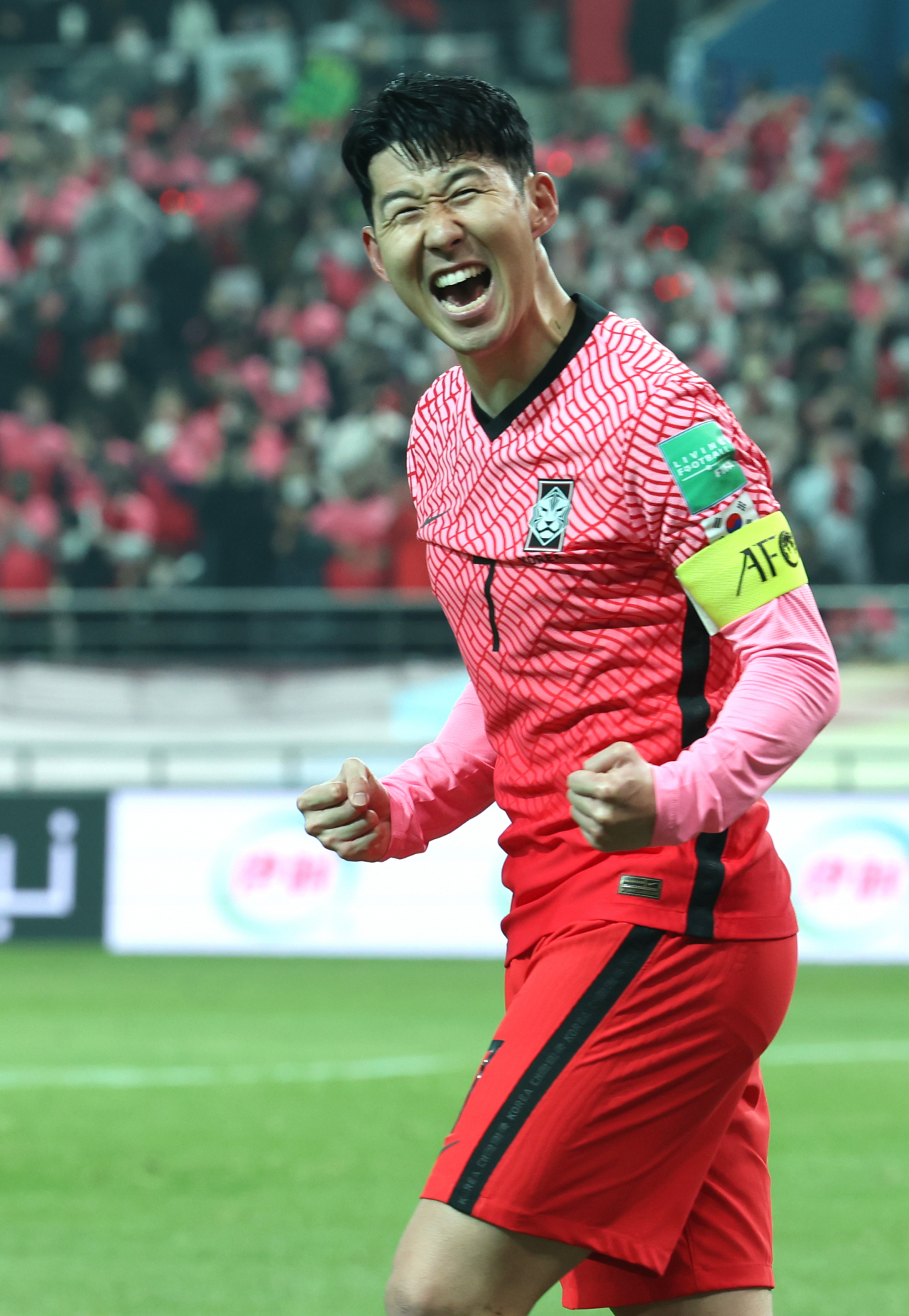 지난달 24일 서울 마포구 서울월드컵경기장에서 열린 국제축구연맹(FIFA) 2022 카타르 월드컵 아시아 지역 최종예선 A조 9차전 대한민국과 이란의 경기에서 대한민국의 손흥민이 골을 넣은 뒤 환호하고 있다. [연합]