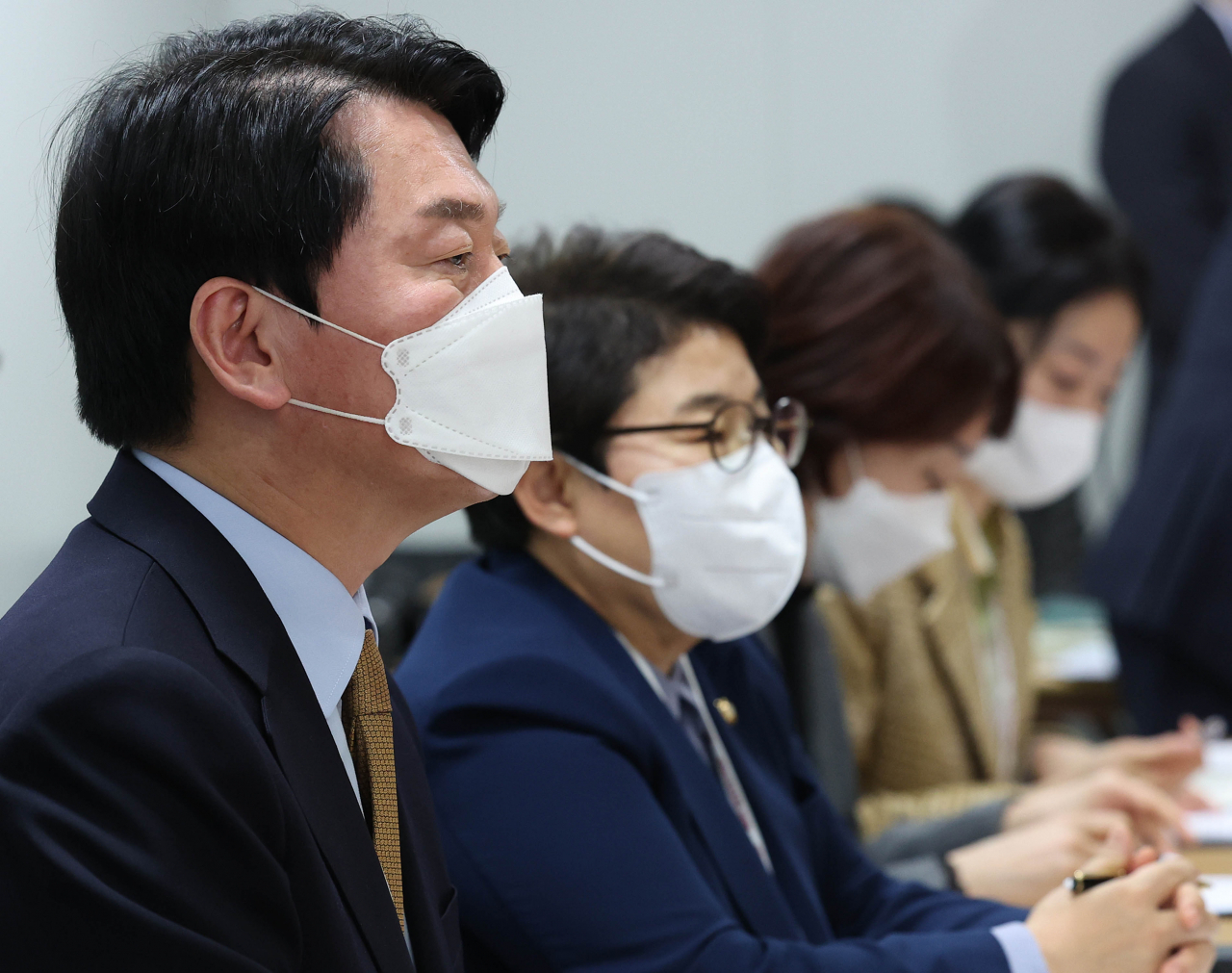 안철수 대통령직 인수위원회 위원장이 1일 오후 서울 종로구 통의동 제20대 대통령직 인수위원회에서 열린 청소년·가족단체 간담회에 참석해 발언하고 있다. [인수위사진기자단]