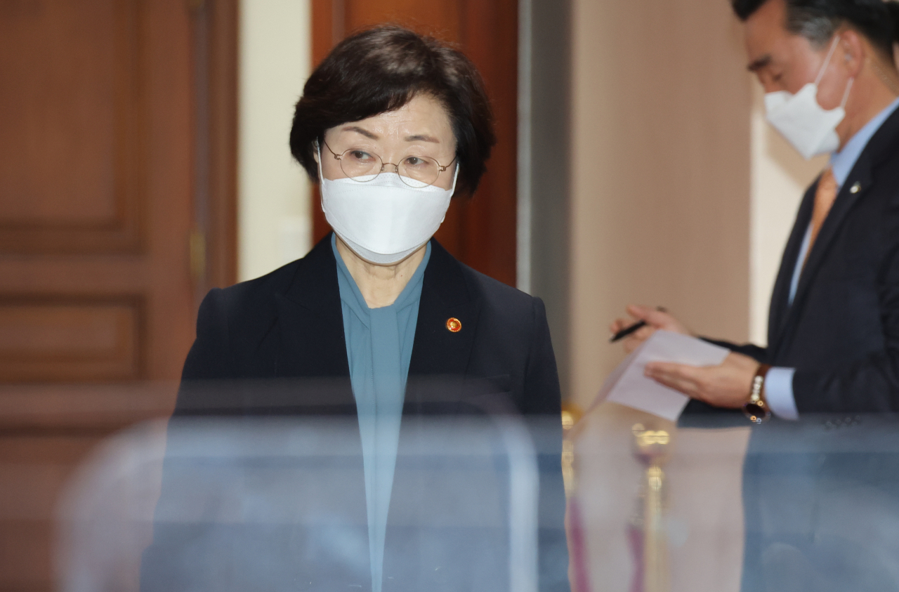 정영애 여가부 장관이 31일 정부서울청사에서 열린 국정현안점검조정회의에 참석하고 있다. [연합]