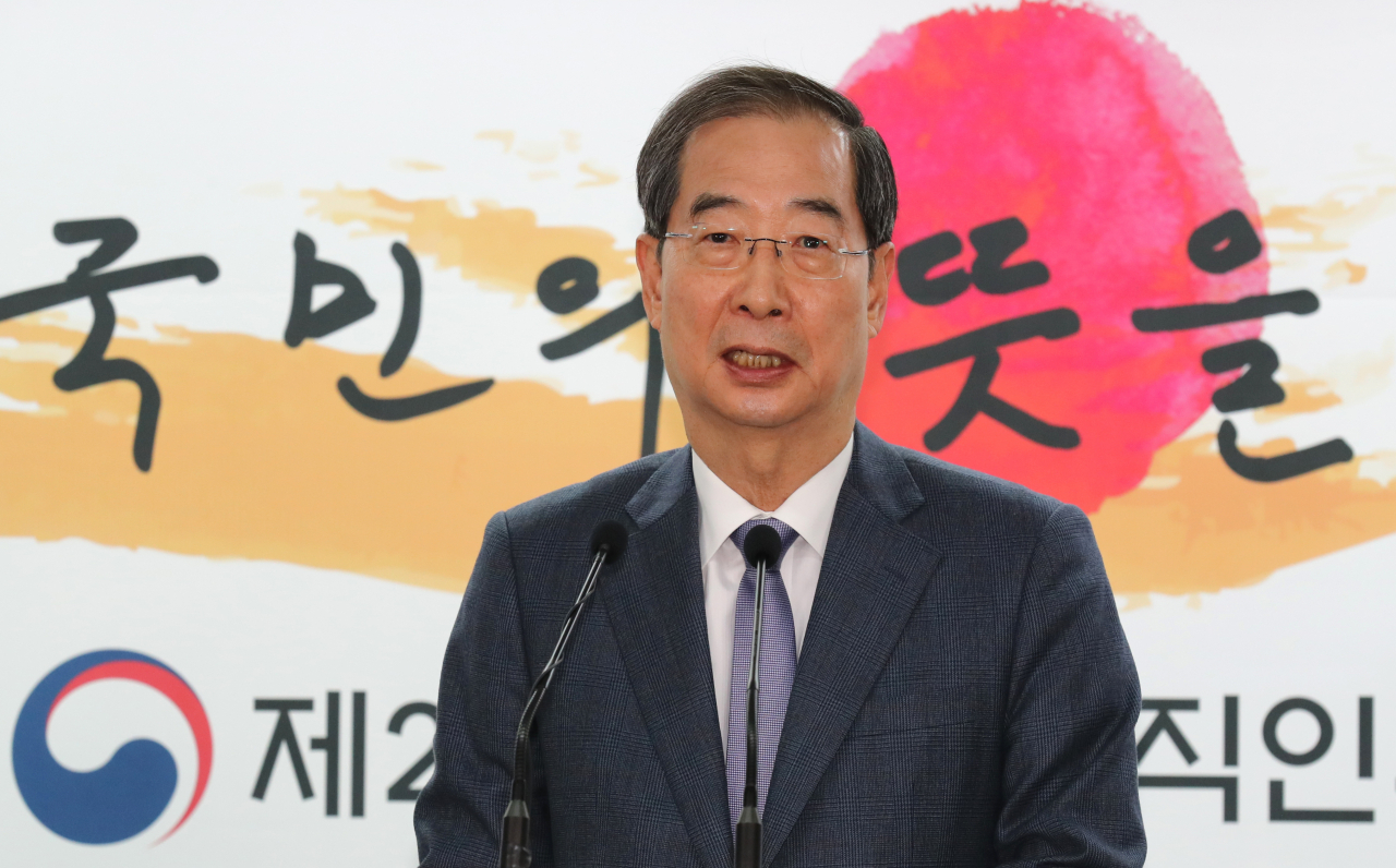 윤석열 대통령 당선인은 3일 새 정부 첫 국무총리 후보자로 한덕수 전 총리를 지명했다. 한 전 총리가 서울 통의동 대통령직 인수위원회 기자회견장에서 발언하고 있다. [인수위사진기자단]