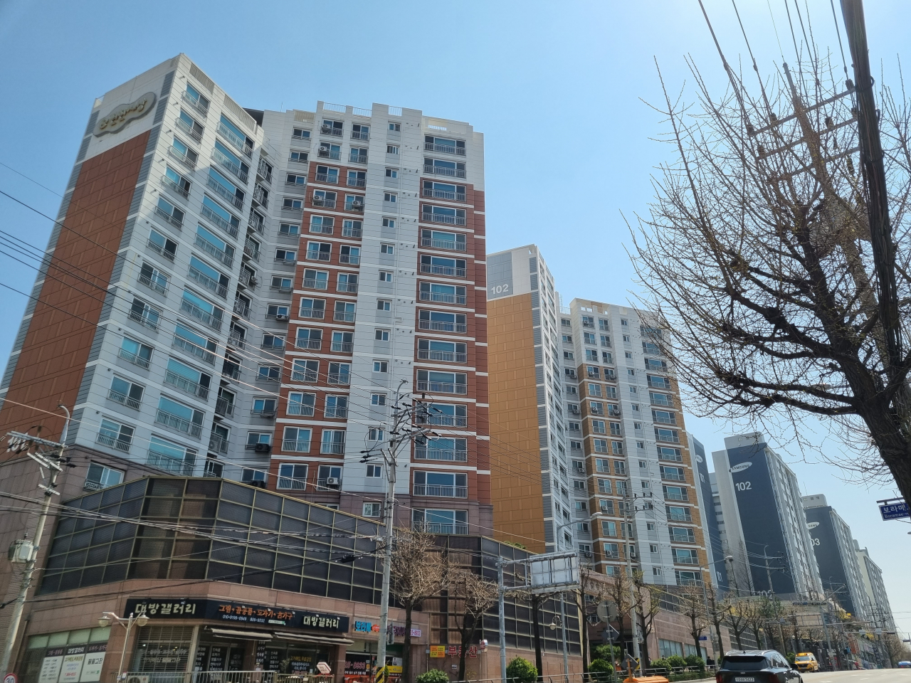 개통이 예정된 서울 신림선 보라매병원역 인근 대단지 아파트인 보라매 삼성과 보라매 e-편한세상의 모습. 이들 단지는 최근 신림선 개통 기대감에 전세 가격이 큰 폭으로 상승했다. 유오상 기자