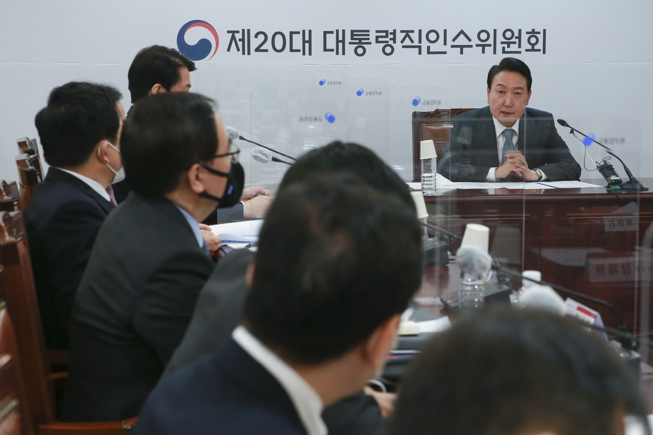 윤석열 대통령 당선인이 5일 오전 서울 종로구 통의동 제20대 대통령직인수위원회에서 열린 간사단회의에서 발언하고 있다. [연합]