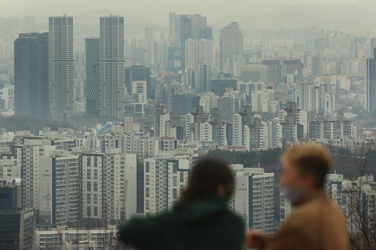 서울 남산에서 바라본 시내 아파트 단지 모습. [연합뉴스]