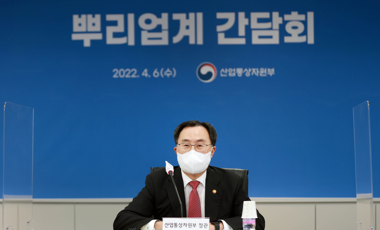 문승욱 산업통상자원부 장관이 6일 오후 서울 여의도 중소기업중앙회에서 열린 뿌리업계 간담회에서 모두발언을 하고 있다.[산업통상자원부 제공]