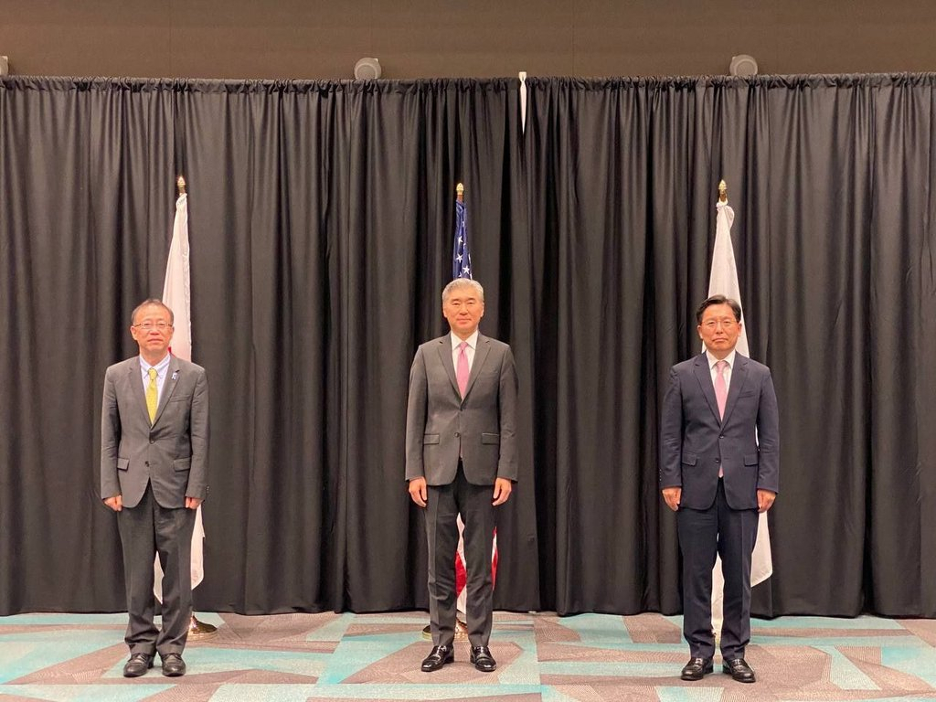 Noh Kyu-duk (R), South Korea's special representative for Korean Peninsula peace and security affairs, poses for a photo with Sung Kim (C), US special envoy for North Korea, and Takehiro Funakoshi, head of the Japanese Foreign Ministry's Asian and Oceanian Affairs Bureau, during their talks in Honolulu on Feb. 10, 2022, in this photo released by the South Korean foreign ministry. (South Korean foreign ministry)
