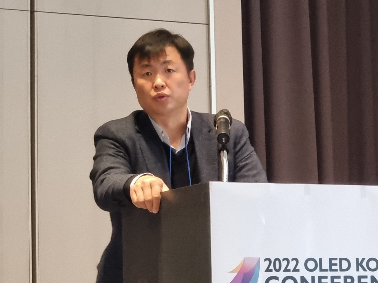 최용석 삼성디스플레이 상무가 '2022 OLED 코리아 콘퍼런스'에서 발표하고 있는 모습. 김지헌 기자