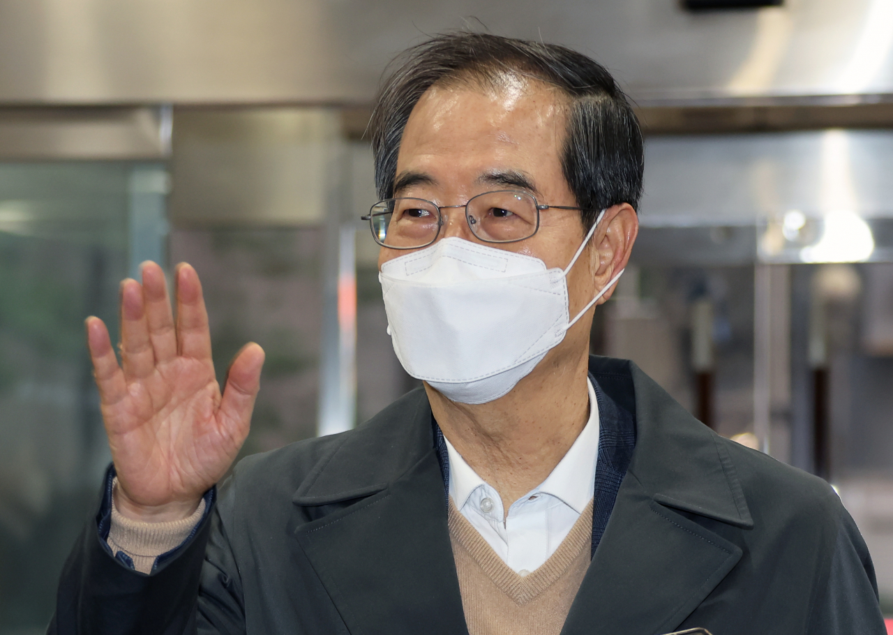 한덕수 국무총리 후보자가 8일 오전 서울 종로구 한국생산성본부 건물에 마련된 국회 인사청문회 준비단 사무실에 출근하고 있다. [연합]