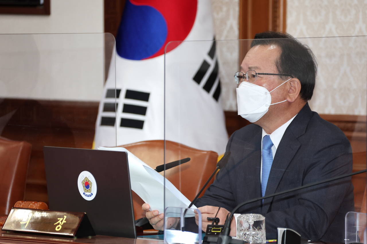 This file photo taken on Wednesday, shows Prime Minister Kim Boo-kyum speaking at a Cabinet meeting. (Yonhap)