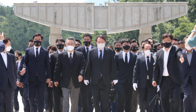 윤석열, 5.18 기념식 참석하겠다.