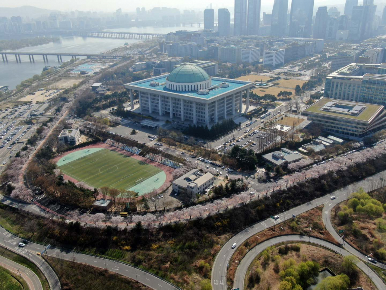 여의도 벚꽃길(여의서로) 개방을 하루 앞둔 8일 오후 [이상섭 기자]