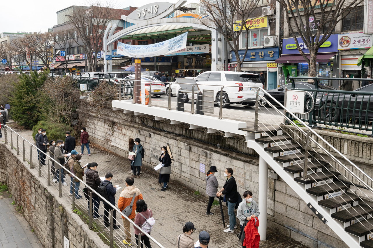 서울역사문화답사를 진행하고 있는 모습. [서울시 제공]