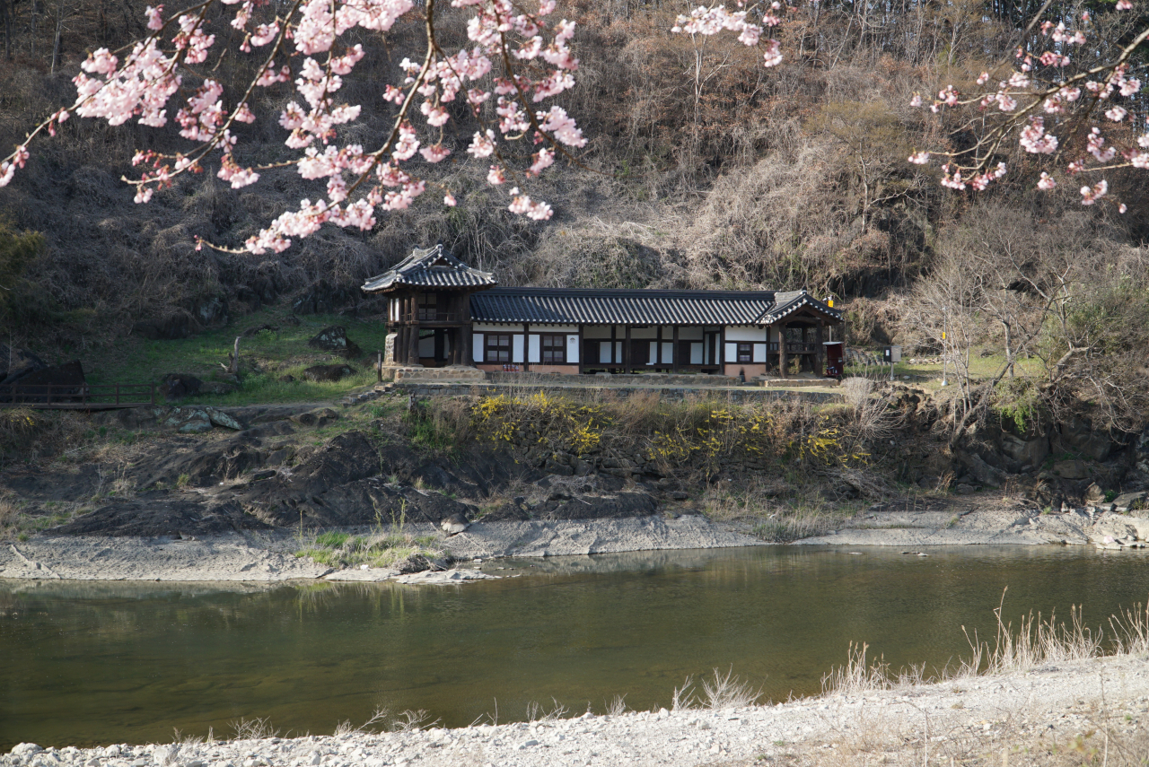 옥천 이지당