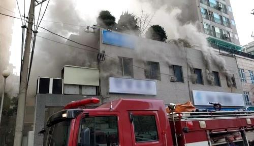 This photo provided by the National Fire Agency shows a fire that broke out at low-cost lodging facility "gosiwon" in southern Seoul on Monday. ( National Fire Agency)