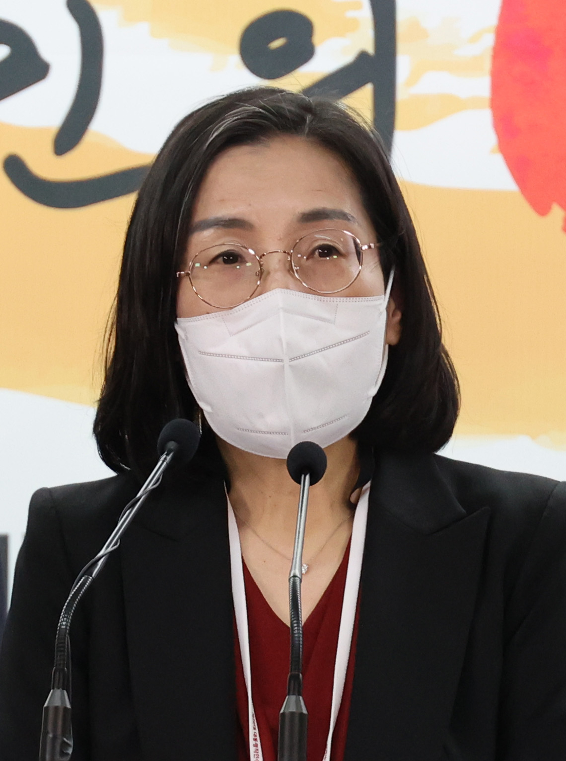 김현숙 여성가족부 장관 후보자가 지난 10일 오후 통의동 대통령직인수위원회 열린 윤석열 정부 8개 부처 장관 후보자 인선 발표 기자회견에 참석하고 있다. [연합]