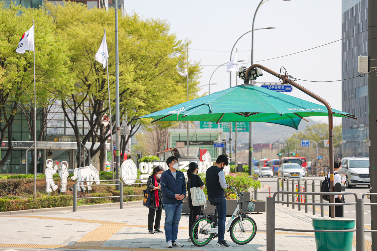 서초구에 설치된 서리풀원두막. [서초구 제공]