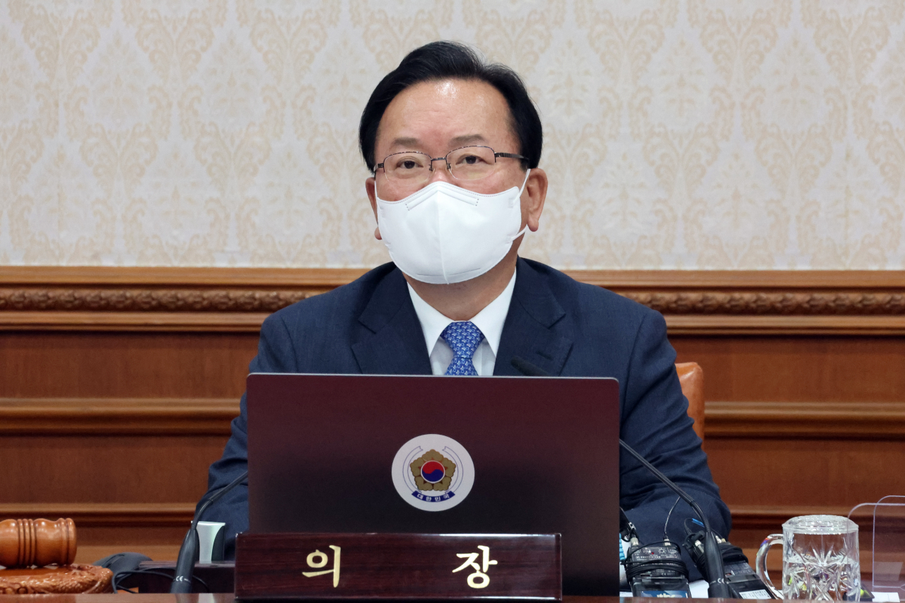 김부겸 국무총리가 12일 정부서울청사에서 열린 국무회의에서 발언하고 있다. [연합]