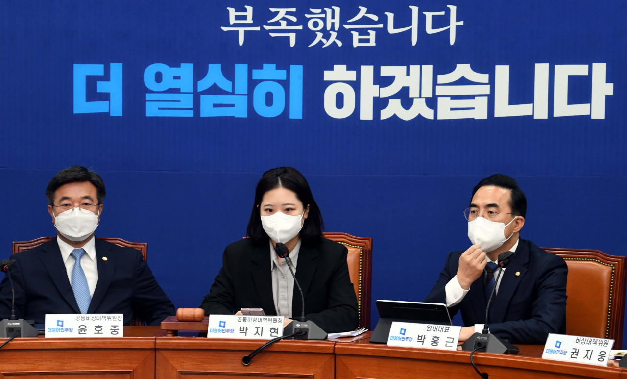 윤호중(왼쪽부터) 더불어민주당 공동비대위원장과 박지현 공동비대위원장, 박홍근 원내대표가 11일 오전 국회에서 열린 비상대책위원회의에서 발언하고 있다. [연합]