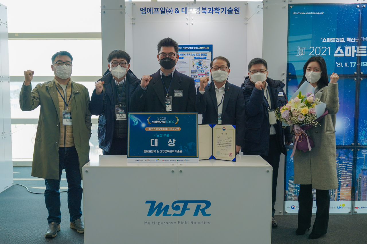왼쪽부터 김우현 DGIST 산학협력팀장, 손석운 엠에프알 부장, 이승열 대표, 이용석 상무, 김상호 부장, 권다현 주임.[DGIST 제공]