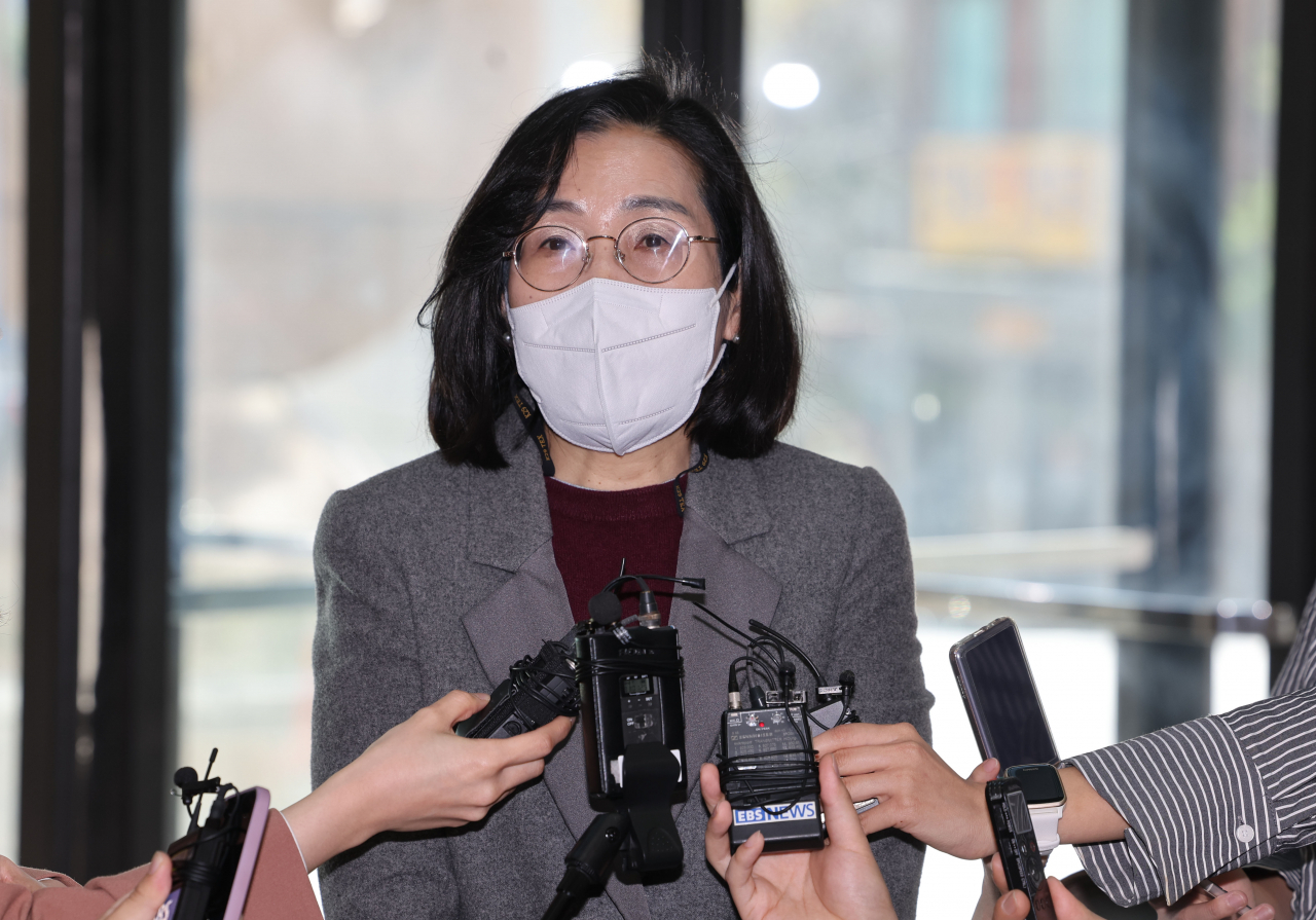김현숙 여성가족부 장관 후보자가 지난 11일 인사청문회 준비단 사무실이 마련된 서울 서대문구 한국청소년활동진흥원에 출근하며 발언하고 있다.[연합]
