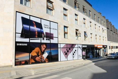 This photo provided by Samsung Electronics Co. on Tuesday, shows the company's store in Argentina's southernmost city of Ushuaia. (Samsung Electronics Co.)