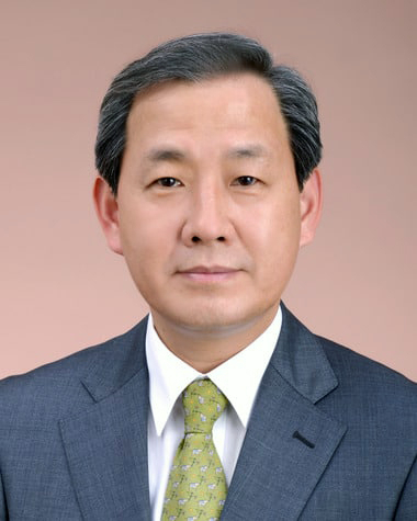 윤석열 대통령 당선인이 13일 서울 종로구 통의동 대통령직인수위원회에서 장관 후보자 및 비서실장을 발표했다. 사진은 사회부총리 겸 교육부 장관 후보자에 내정된 김인철 전 한국외대 총장. [연합]