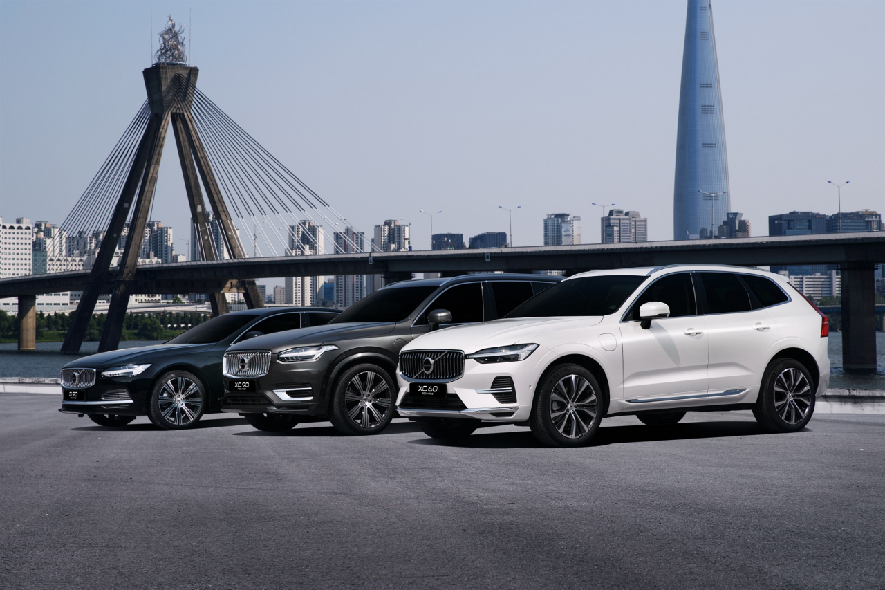 볼보자동차의 S90(왼쪽부터), XC90, XC60 리차지 플러그인 하이브리드. [볼보자동차코리아 제공]