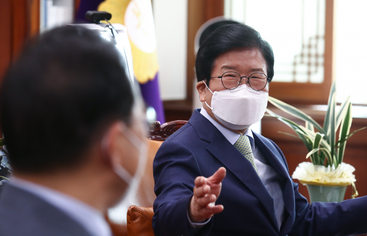 박병석 국회의장이 지난 12일 국회 의장실에서 열린 국회의장 주재 여야 원내대표 회동에서 인사말을 하고 있다. [연합]
