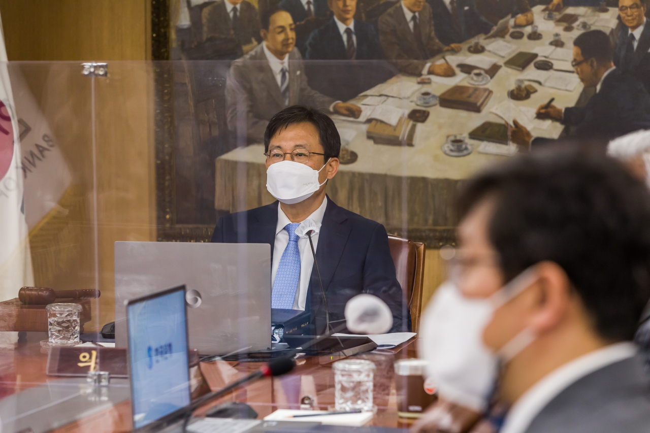 주상영 금통위원회 의장 직무대행이 14일 오전 서울 중구 한국은행에서 열린 금융통화위원회 본회의를 주재하고 있다. [연합]