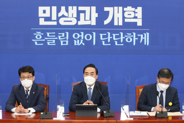 더불어민주당 박홍근 원내대표가 14일 오전 서울 여의도 국회에서 열린 정책조정회의에서 발언하고 있다. 이상섭 기자