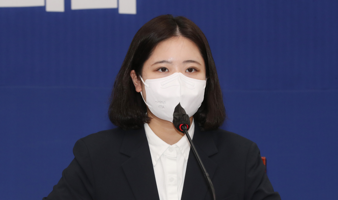 박지현 더불어민주당 공동비상대책위원장이 15일 서울 여의도 국회에서 열린 중앙위원회에서 발언하고 있다. [연합]