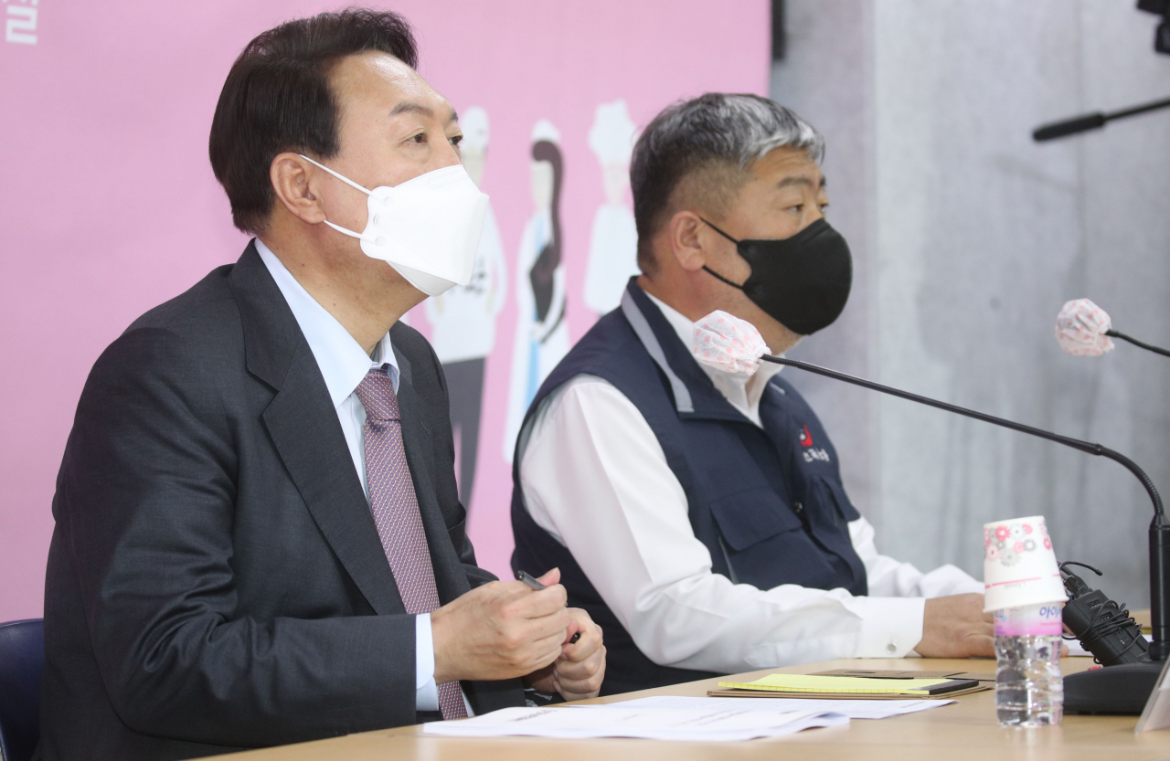 윤석열 대통령 당선인이 15일 한국노총을 방문, 간담회에서 인사말을 하고 있다. [인수위사진기자단]