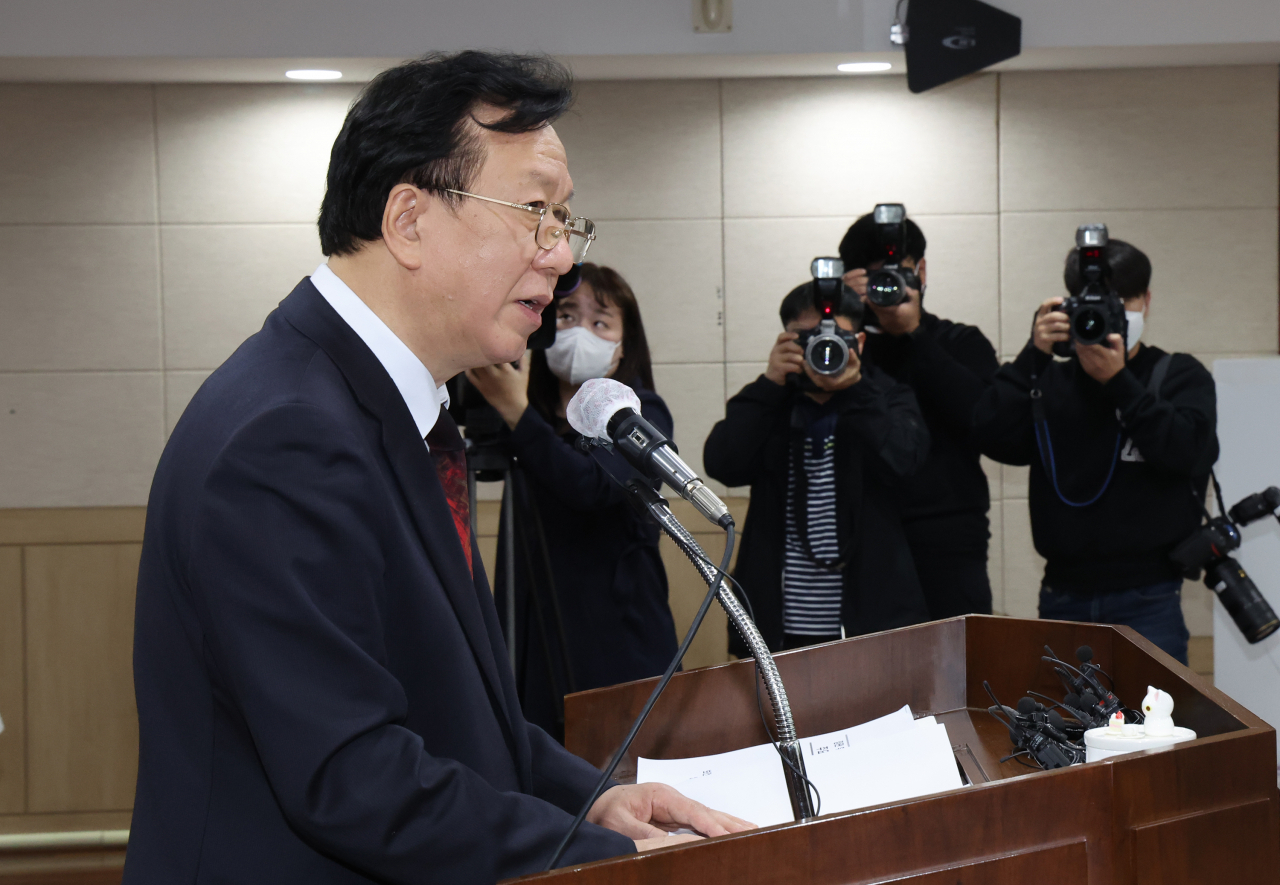 정호영 보건복지부 장관 후보자가 17일 서울 중구 국립중앙의료원에서 열린 기자회견에서 최근 제기된 자녀 관련 의혹을 해명하고 있다. 연합뉴스