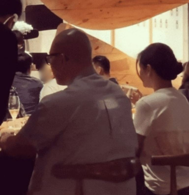 지난 15일 대만 레스토랑에서 포착된 구준엽과 서희원 [온라인 커뮤니티]