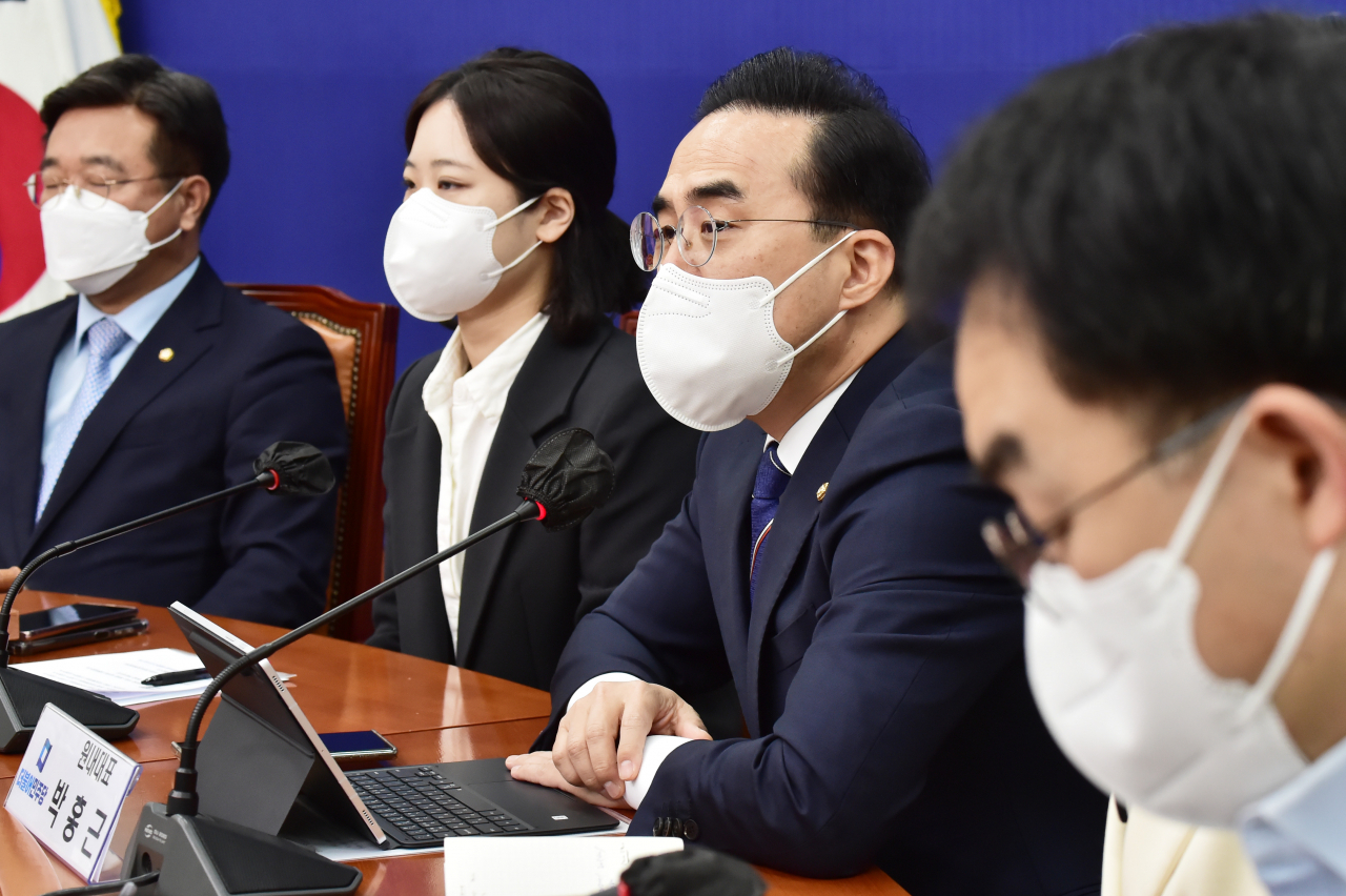 박홍근 더불어민주당 원내대표가 18일 국회에서 열린 비상대책위원회 회의에서 발언하고 있다. [연합]