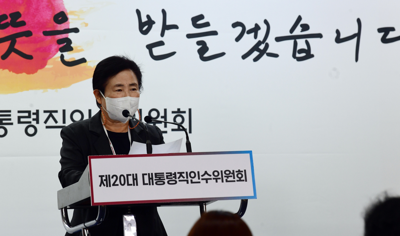 신용현 대통령직인수위원회 대변인이 지난 18일 서울 종로구 통의동 인수위 공동기자회견장에서 정례 브리핑을 하고 있다. [박해묵 기자]