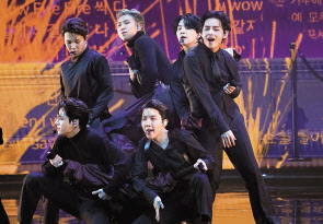 그래미 시상식서 ‘버터’를 열창하는 BTS
