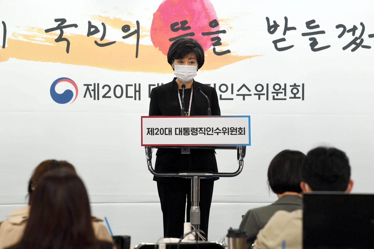 제20대 대통령직인수위원회 정무사법행정분과 박순애 인수위원이 20일 서울 종로구 통의동 인수위 기자회견장에서 ‘119 구급대원의 응급처치 범위 확대 추진’ 관련 브리핑을 하고 있다. 박해묵 기자