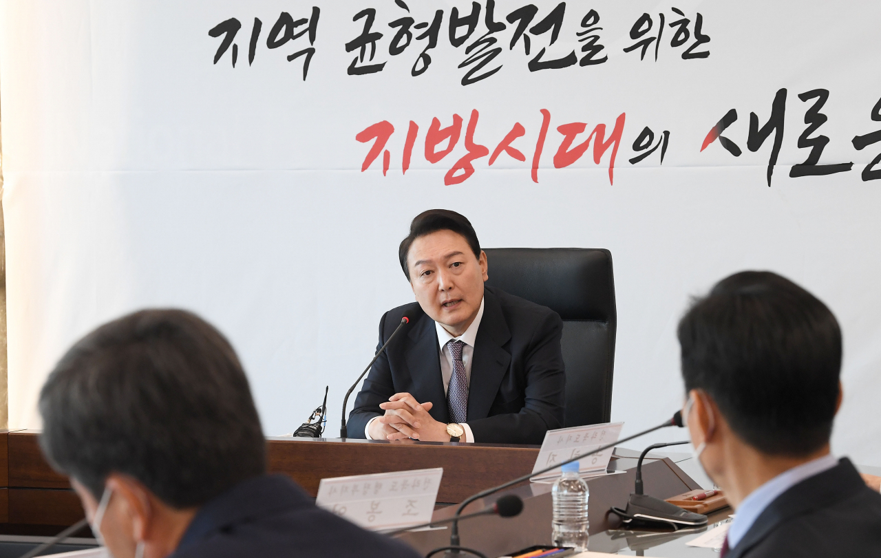 윤석열 대통령 당선인이 20일 전북 전주시 덕진구 국민연금공단에서 열린 현안 간담회에서 모두발언을 하고 있다.[전주=인수위사진기자단]