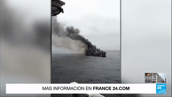 지난주 흑해에 가라앉은 러시아군 모스크바호의 마지막 순간으로 추정되는 영상. [유튜브 'FRANCE 24 Espa&ntilde;ol' 채널 캡처]