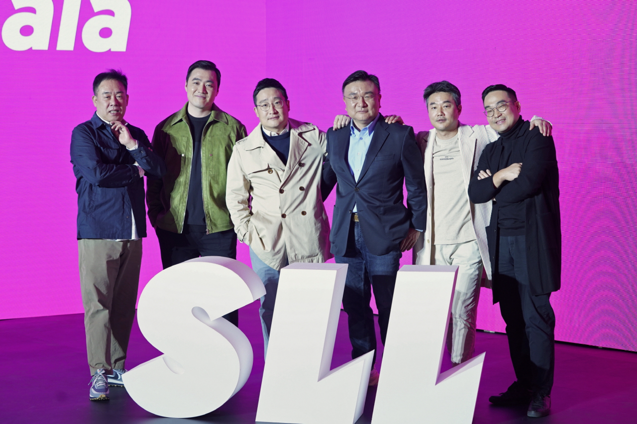 왼쪽부터 정경문 SLL 대표이사, 변승민 클라이맥스스튜디오 대표, 박준서 SLL 제작 1본부장, 최재원 앤솔로지스튜디오 대표, 이재규 필름몬스터 감독, 최재혁 SLL 전략실장.　