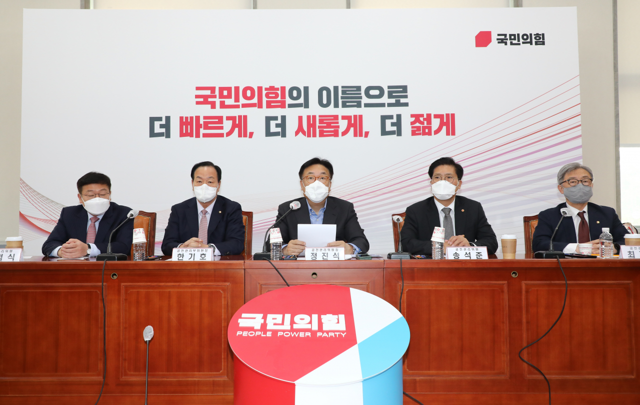 정진석 국민의힘 공천관리위원장이 21일 오전 국회에서 6·1 지방선거 대전, 세종, 충북, 충남 광역단체장 경선 결과를 발표하고 있다. [국회사진기자단]