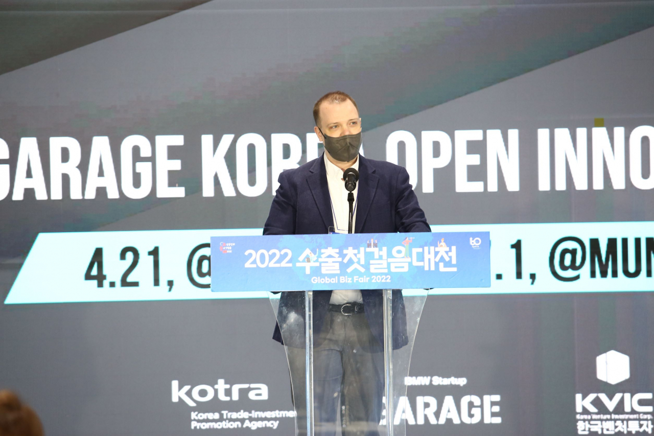 줄리안 클라우스 BMW 그룹 코리아 테크놀로지 오피스 총괄이 발언하고 있다. [코트라 제공]