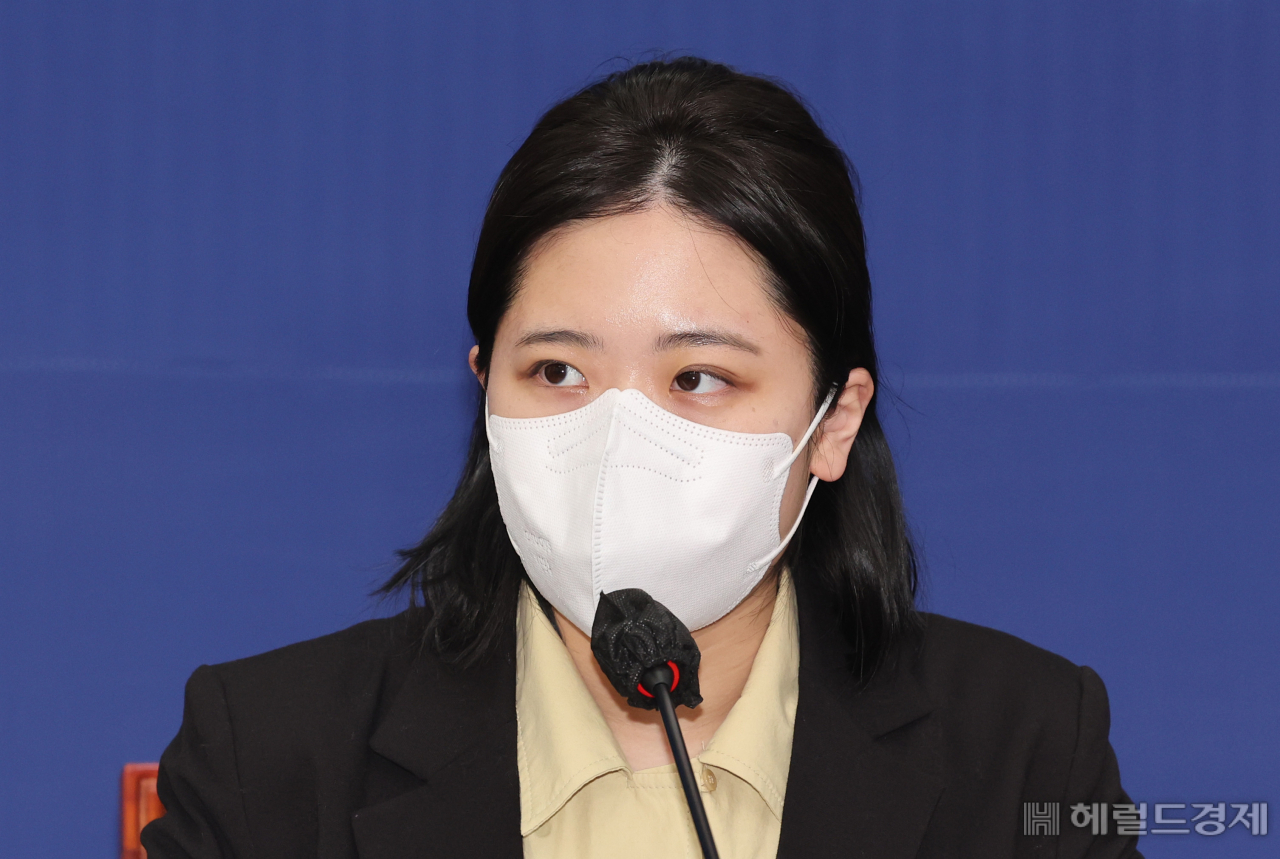 더불어민주당 박지현 공동비상대책위원장이 22일 오후 서울 여의도 국회에서 열린 2045 민주당 정치인 연대 '그린벨트'와 민주당 비대위와의 간담회에서 발언하고 있다. 이상섭 기자