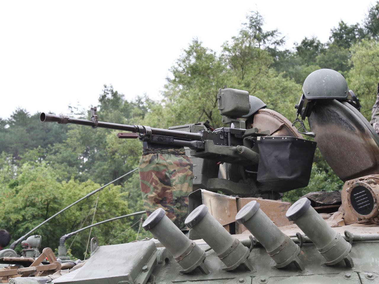 한국군이 보유한 러시아제 T-80U 전차의 포 발사 미사일과 기관총 [안승범의 디펜스타임즈]