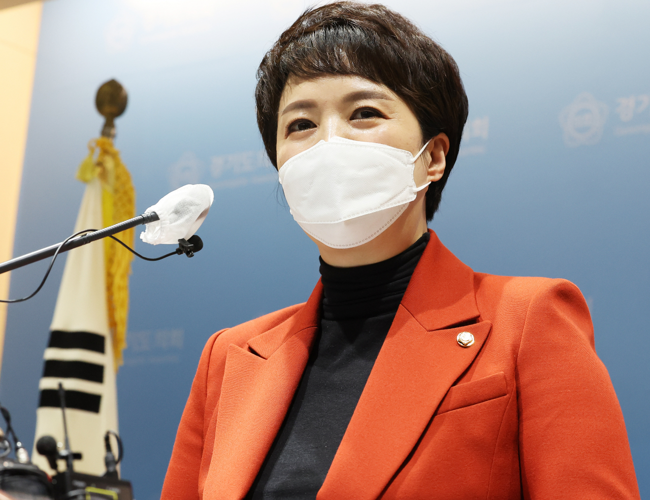 국민의힘 6·1 지방선거 경기지사 후보로 선출된 김은혜 의원이 22일 오전 경기도 수원시 경기도의회에서 기자회견을 하고 있다. [연합]