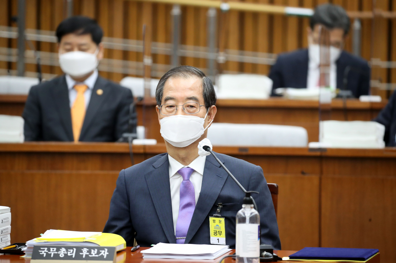 Prime Minister nominee Han Duck-soo attends his confirmation hearing at the National Assembly in Seoul on Monday. (Yonhap)