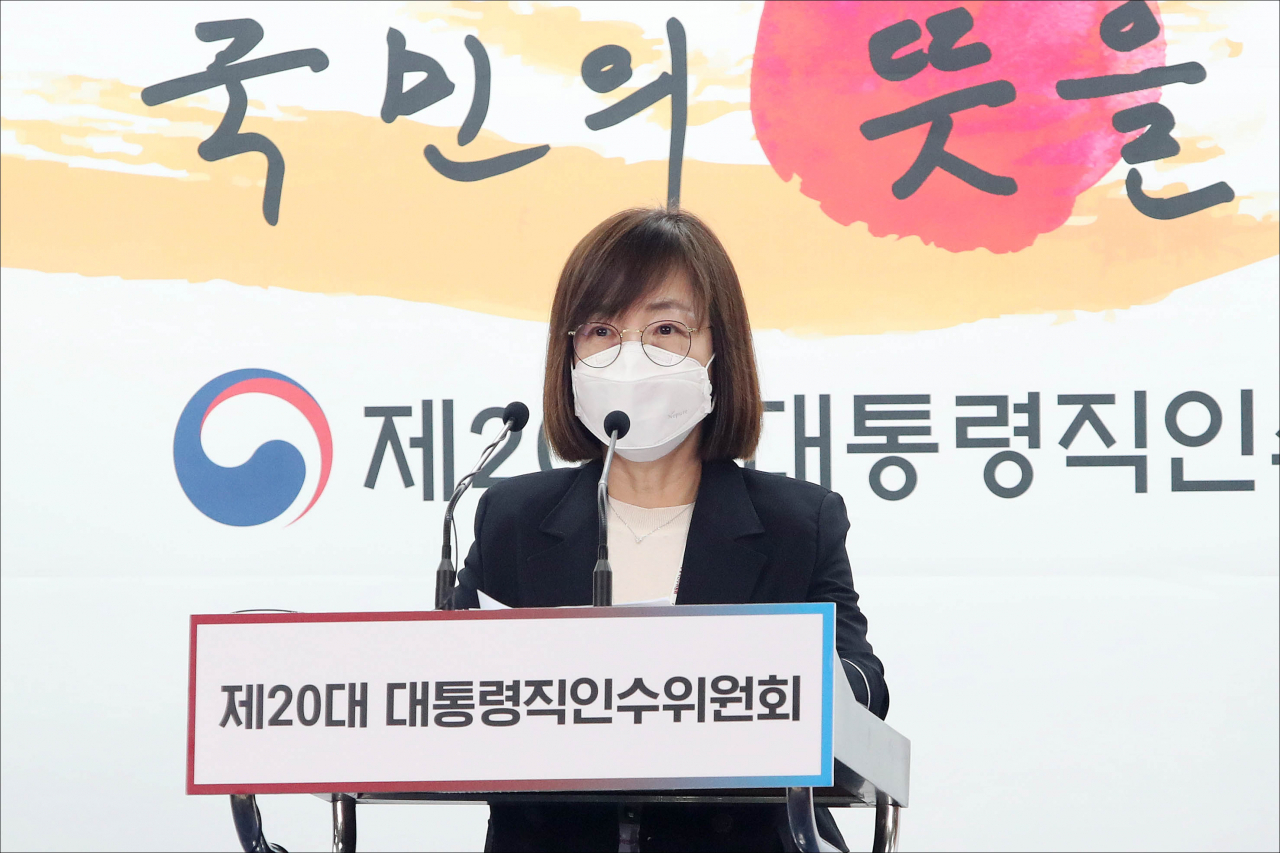 백경란 대통령직인수위원회 사회복지문화분과 인수위원이 25일 오후 서울 종로구 통의동 인수위 공동 기자회견장에서 브리핑하고 있다. [연합]